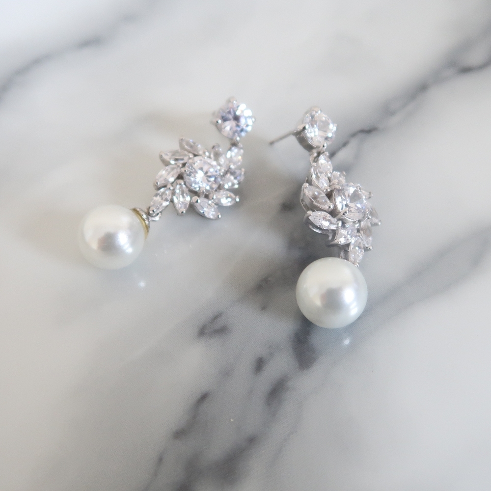 Sterling silver cubic zirconia earring with pearl